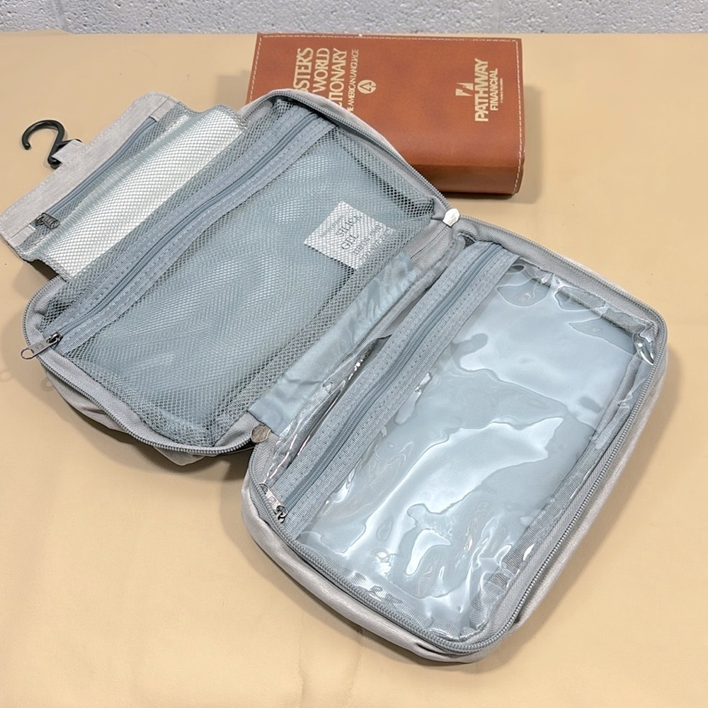 NWOT Grey travel cosmetic bag​​​​​​​​